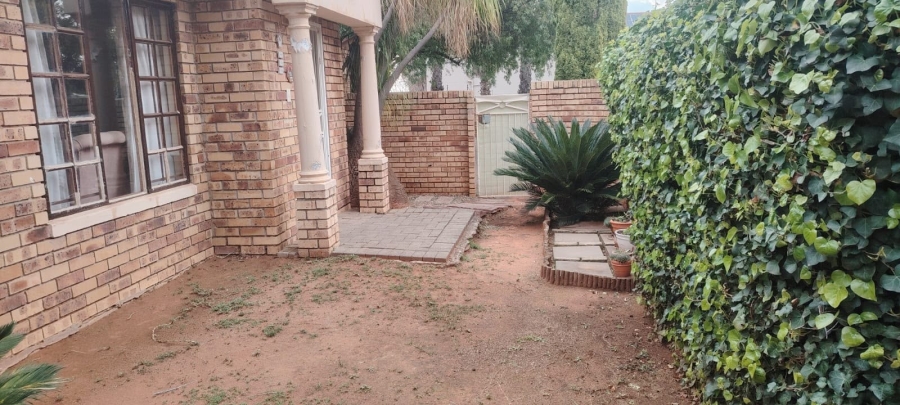 To Let 2 Bedroom Property for Rent in Langenhovenpark Free State